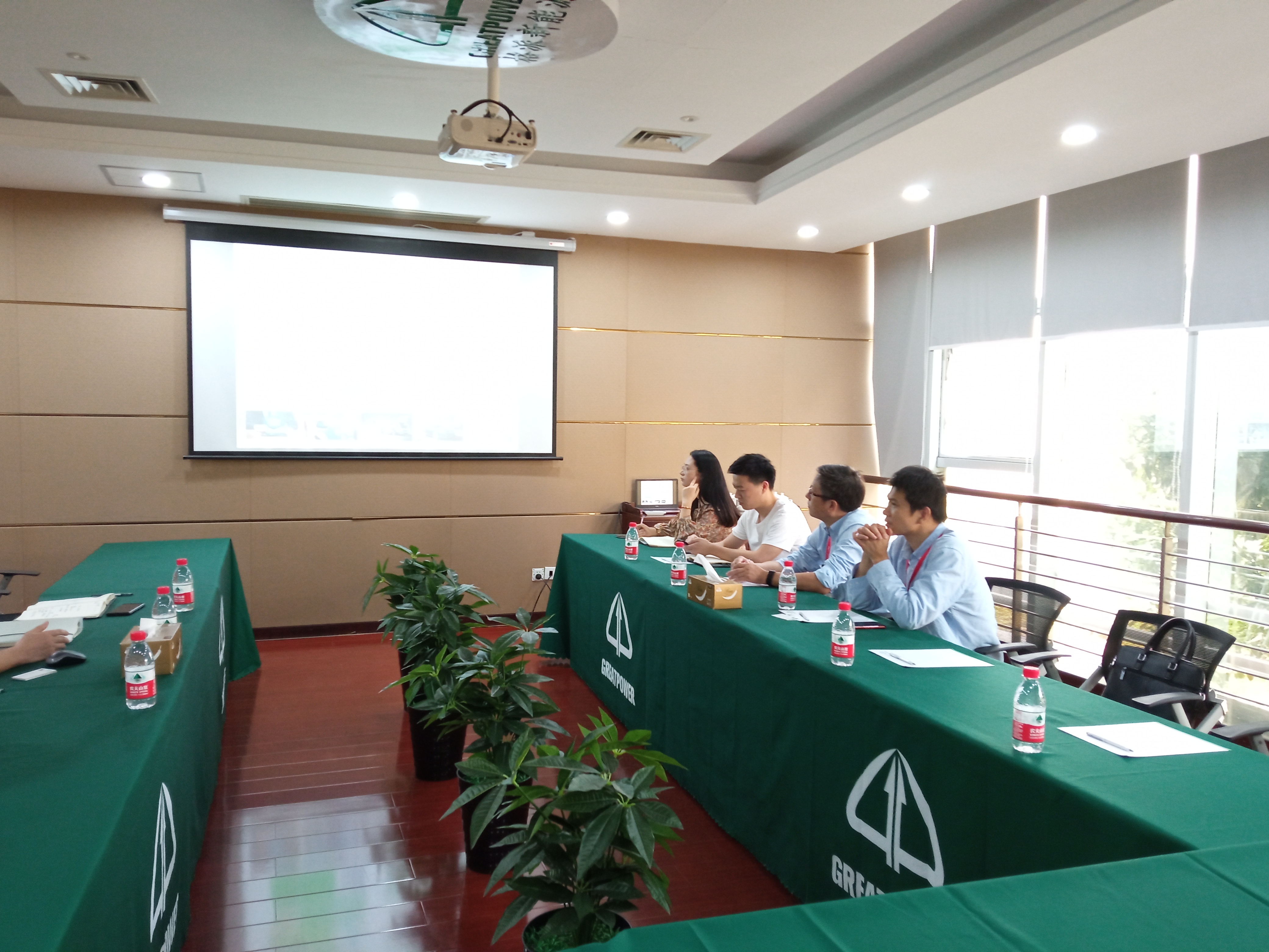 业内专家一行莅临浙江格派参观调研